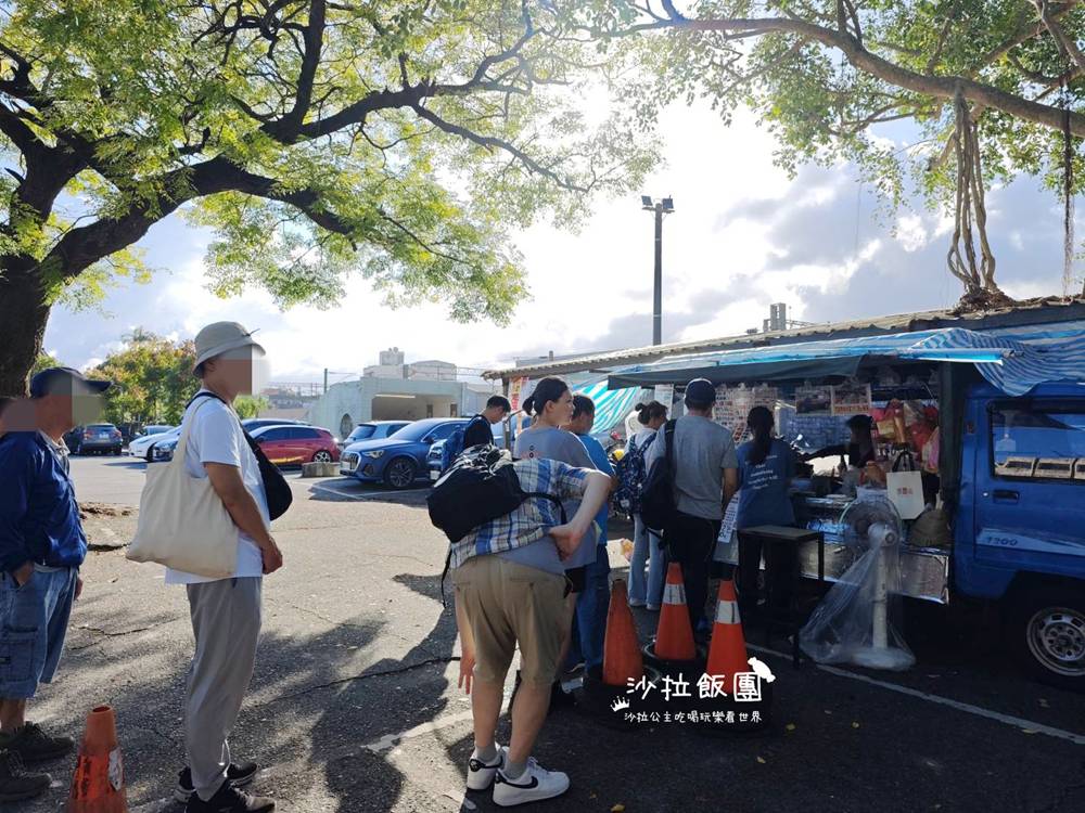 宜蘭頭城人氣美食『頭城車站阿伯炸蛋蔥油餅』蔥油餅/頭城火車站前停車場