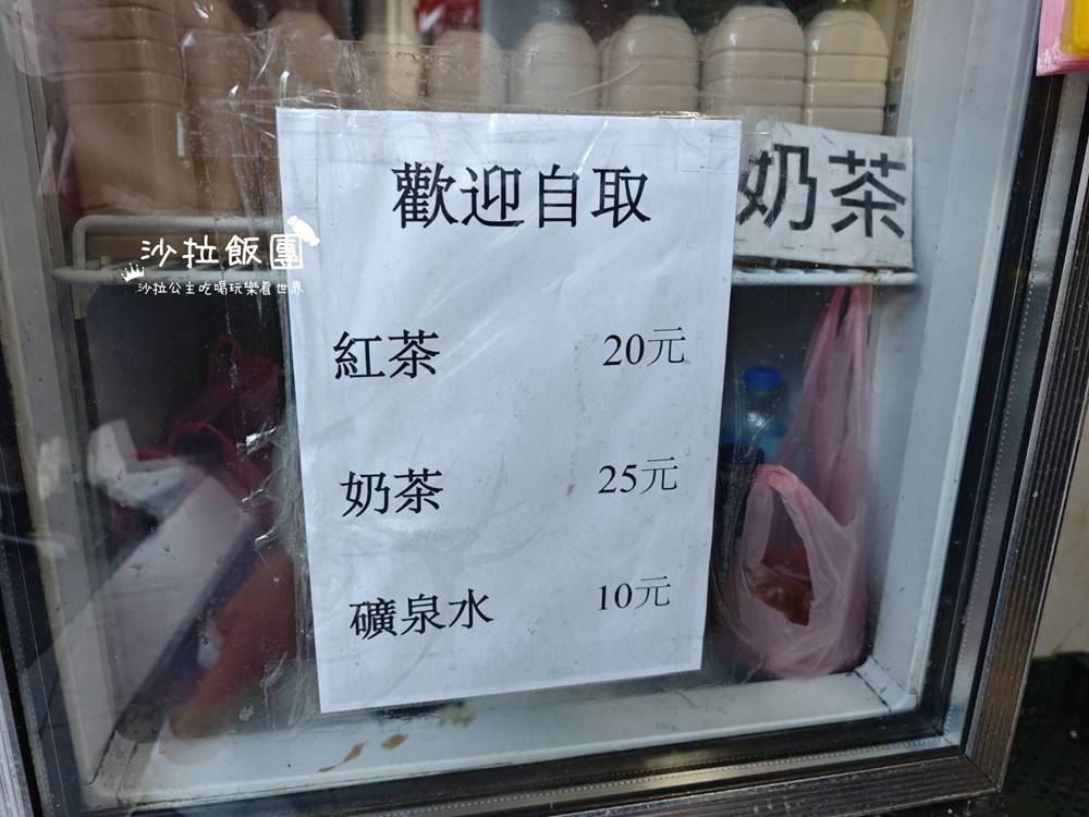 宜蘭頭城必吃『頂埔阿嬤蔥油餅』排隊美食，也有賣紅茶、奶茶可以搭配