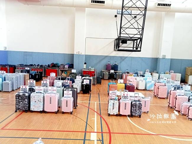 桃園龍潭渴望會館行李箱特賣會，行李箱最低990元起，有胖胖箱、前開式行李箱