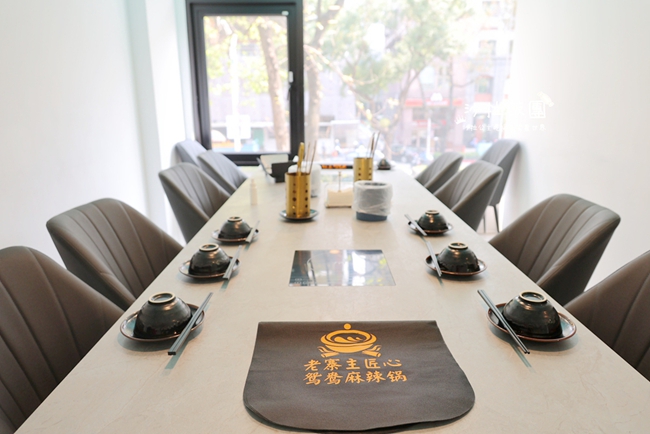 台北中山火鍋『九寨十鍋』四川麻辣火鍋，用餐不限時，有包廂