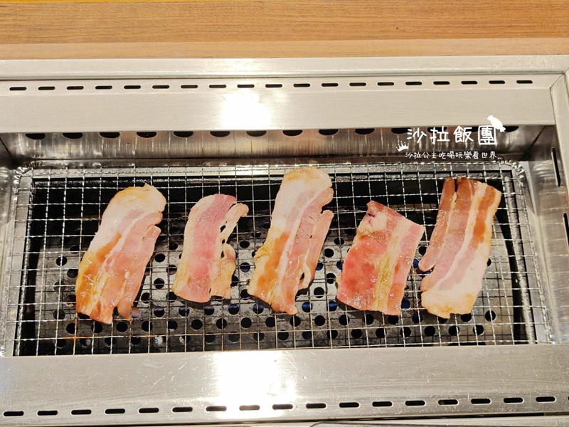 台北車站美食『上村牧場微風北車店』一個人也可以吃燒肉、商業午餐