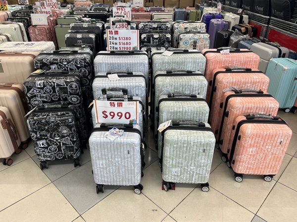 台北松山行李箱特賣會，工廠直營廠拍最低800元起，超夯前開式行李箱、後背包、登機箱通通有