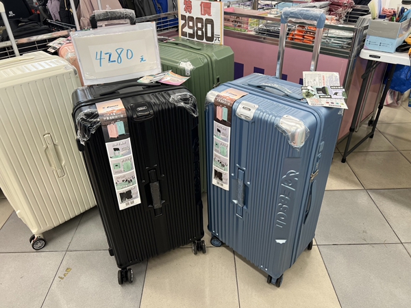 台中南屯行李箱特賣，工廠直營廠拍，最低990元起，胖胖箱、登機箱、包包通通有