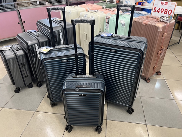 台中南屯行李箱特賣，工廠直營廠拍，最低990元起，胖胖箱、登機箱、包包通通有