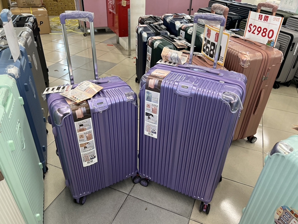 台中南屯行李箱特賣，工廠直營廠拍，最低990元起，胖胖箱、登機箱、包包通通有