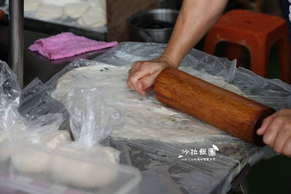 士林劍潭排隊美食『劍潭蔥油餅』爆汁蘿蔔絲餅 11 士林劍潭排隊美食『劍潭蔥油餅』爆汁蘿蔔絲餅