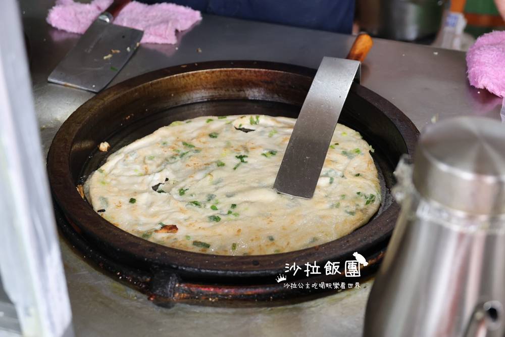 士林劍潭排隊美食『劍潭蔥油餅』爆汁蘿蔔絲餅 12 士林劍潭排隊美食『劍潭蔥油餅』爆汁蘿蔔絲餅