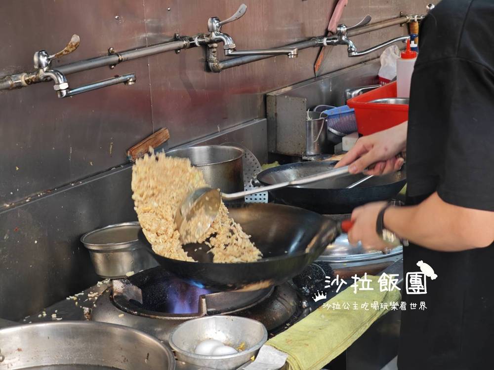 士林捷運站美食『六悅炒飯』炒飯、炒麵、湯品