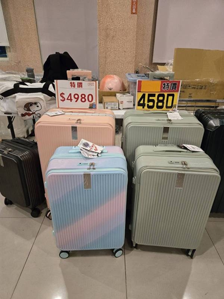 台中南區行李箱特賣會,最低990元起、 胖胖箱、前開式行李箱、 後背包 13 台中南區行李箱特賣會,最低990元起、 胖胖箱、前開式行李箱、 後背包