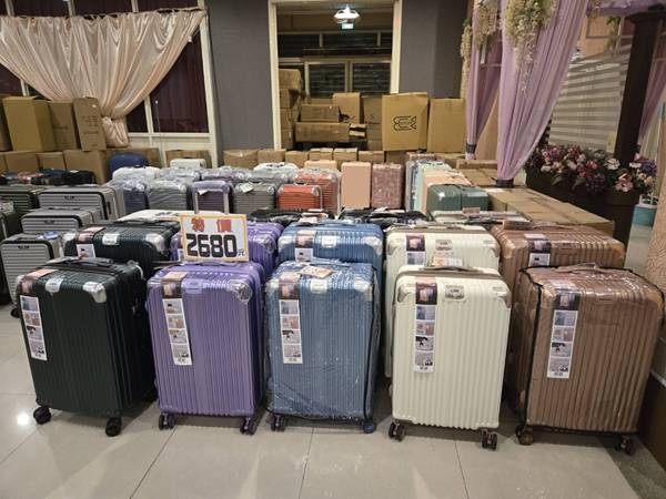 彰化鹿港行李箱特賣會,胖胖箱、前開式行李箱,最低990元起 11 彰化鹿港行李箱特賣會,胖胖箱、前開式行李箱,最低990元起