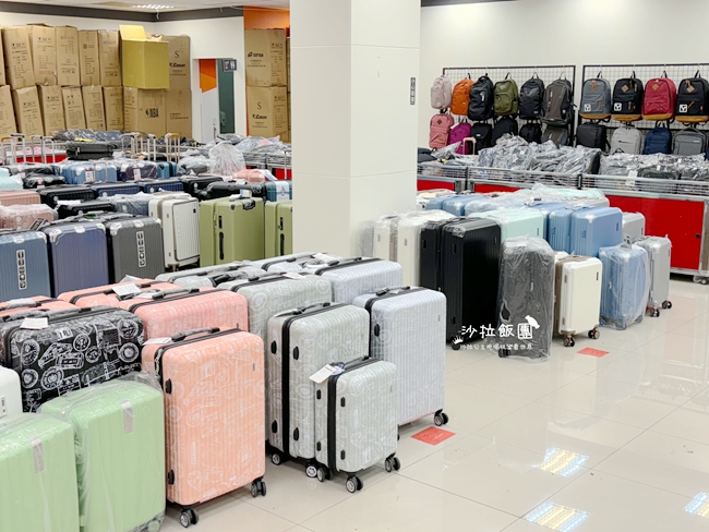 高雄路竹行李箱特賣會，工廠直營廠拍，最低990元起、胖胖箱、前開式行李箱、包包通通有