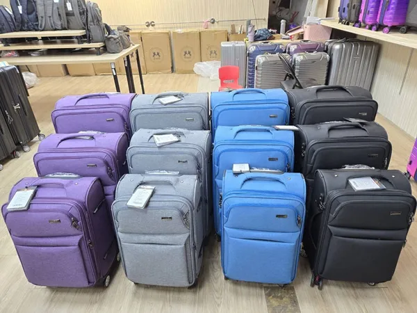 高雄路竹行李箱特賣會，工廠直營廠拍，最低990元起、胖胖箱、前開式行李箱、包包通通有