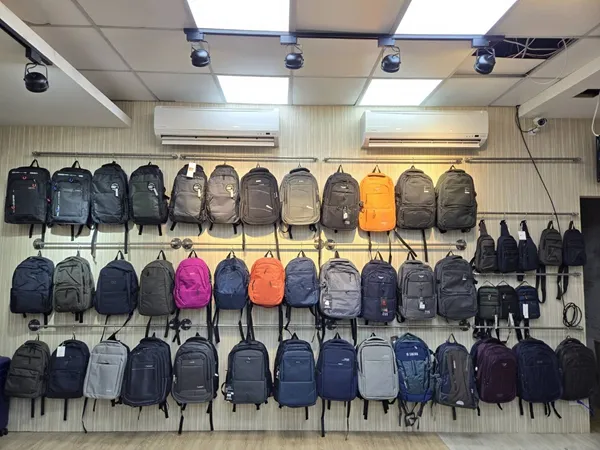 高雄路竹行李箱特賣會，工廠直營廠拍，最低990元起、胖胖箱、前開式行李箱、包包通通有