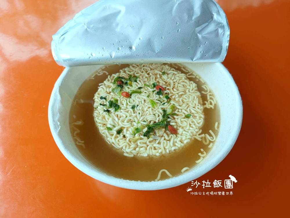 宜蘭頭城泡麵土地公廟，來拜拜順便吃泡麵