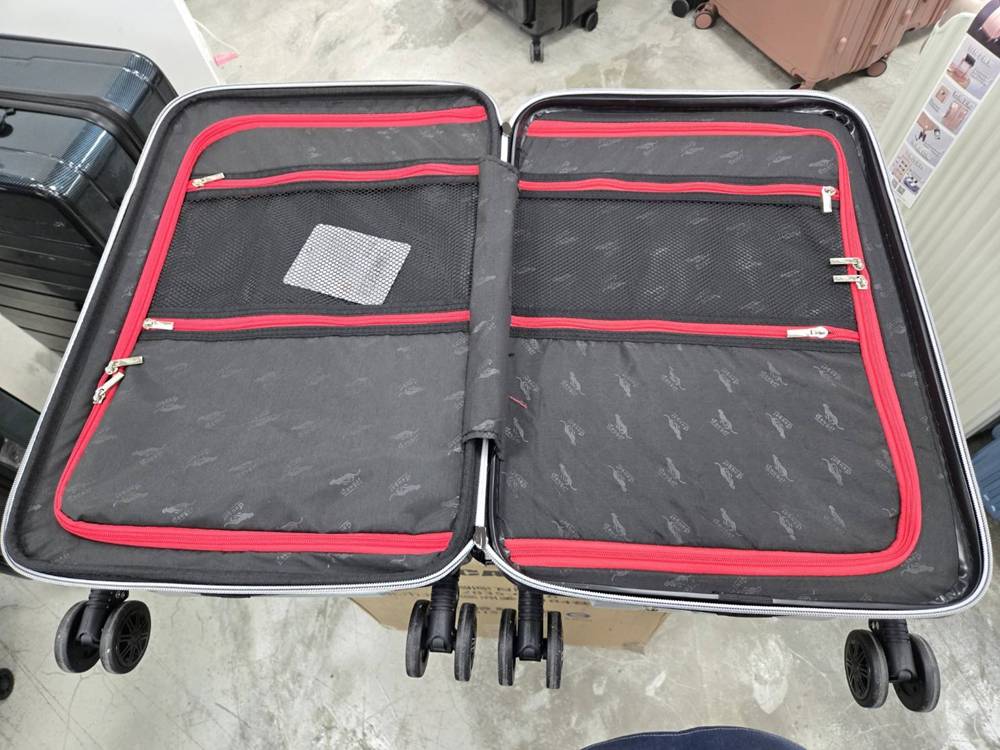 桃園八德行李箱特賣會，工廠直營廠拍，最低990元起，胖胖箱、前開式行李箱、包包