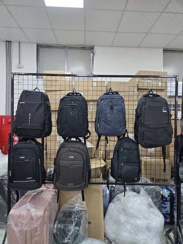 桃園八德行李箱特賣會，工廠直營廠拍，最低990元起，胖胖箱、前開式行李箱、包包