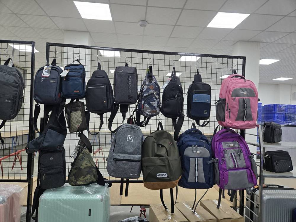 桃園八德行李箱特賣會，工廠直營廠拍，最低990元起，胖胖箱、前開式行李箱、包包