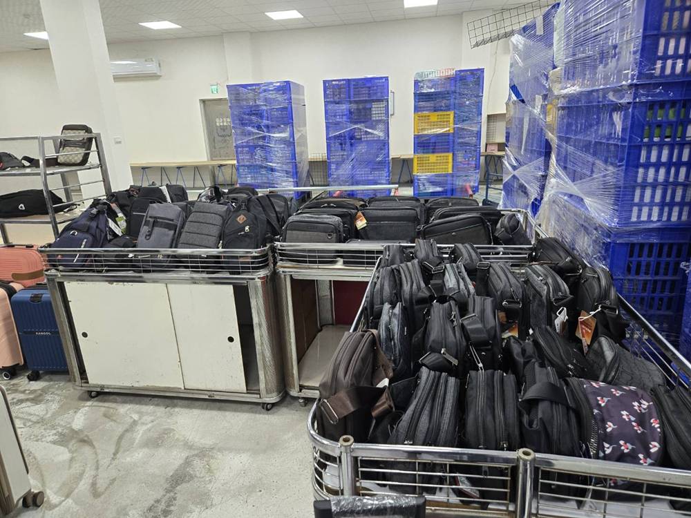 桃園八德行李箱特賣會，工廠直營廠拍，最低990元起，胖胖箱、前開式行李箱、包包