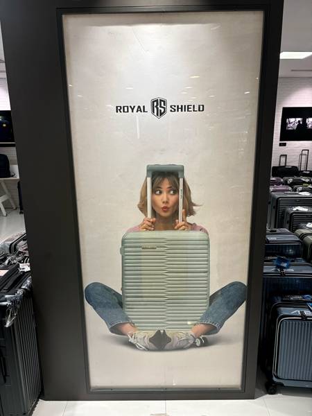 嘉義遠東百貨行李箱特賣會，登機箱990元起，胖胖箱、前開式行李箱、包包任你挑