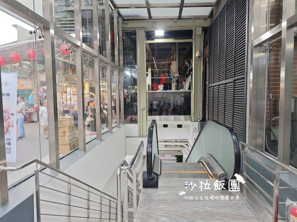 士林夜市地下美食街35間台味小吃，冷氣有強