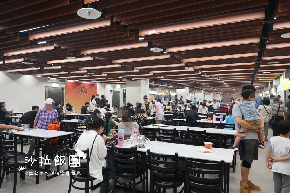 士林夜市地下美食街35間台味小吃，冷氣有強