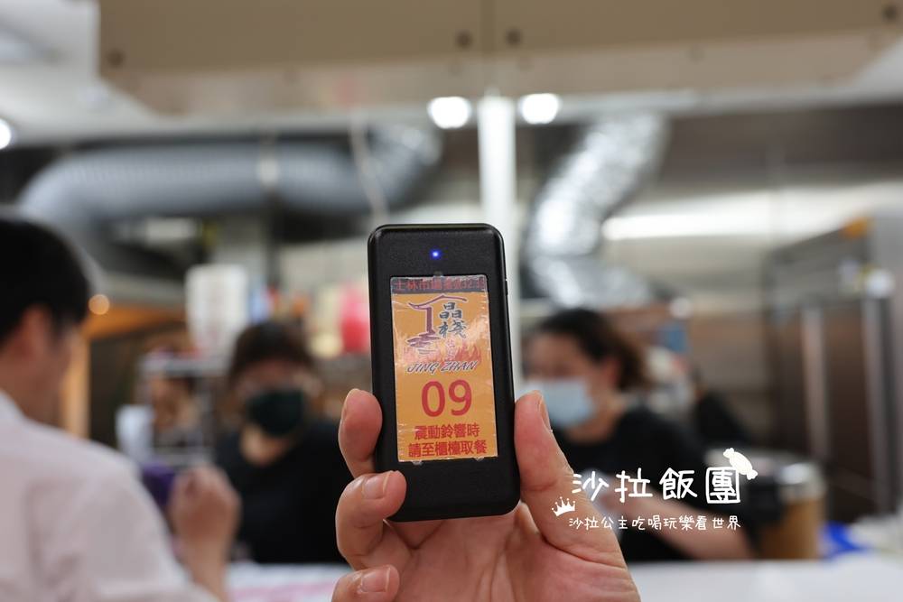 士林夜市地下美食街35間台味小吃，冷氣有強