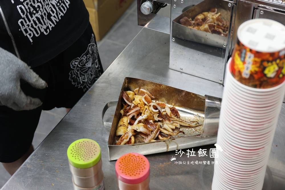 士林夜市地下美食街35間台味小吃，冷氣有強