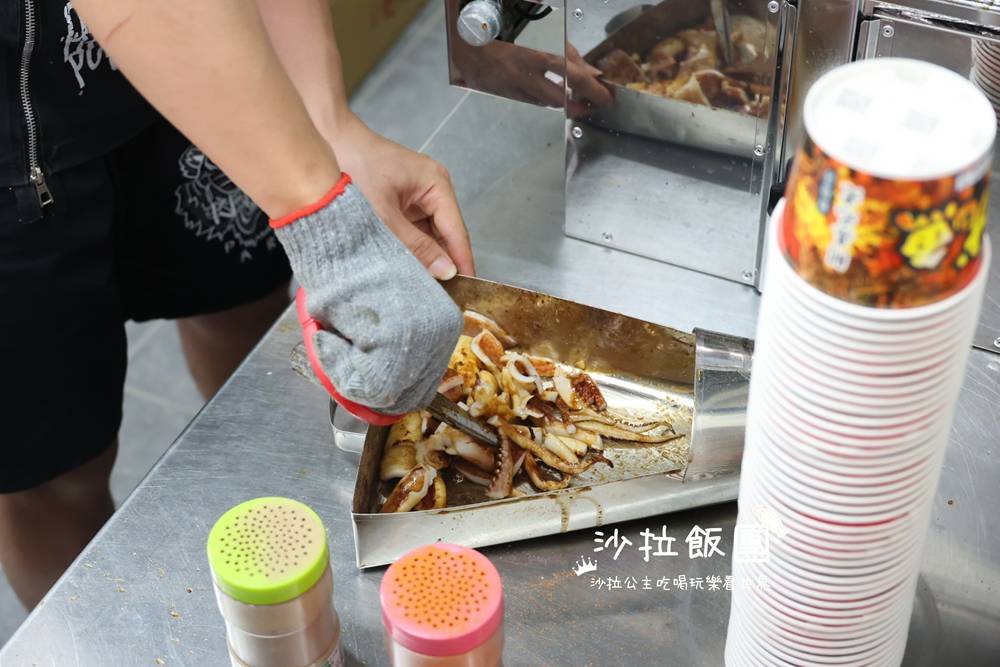 士林夜市地下美食街35間台味小吃，冷氣有強