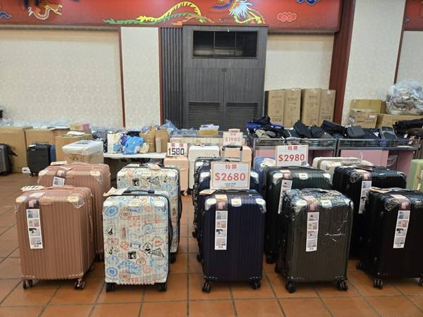 新竹竹東行李箱特賣會,工廠直營廠拍最低990元起,胖胖箱、登機箱、前開式行李箱通通有 15 新竹竹東行李箱特賣會,工廠直營廠拍最低990元起,胖胖箱、登機箱、前開式行李箱通通有