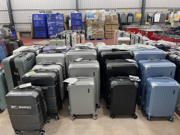 高雄大寮行李箱特賣會，登機箱990元起、胖胖箱、前開式行李箱、包包