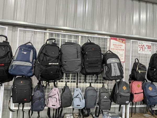 高雄大寮行李箱特賣會，登機箱990元起、胖胖箱、前開式行李箱、包包