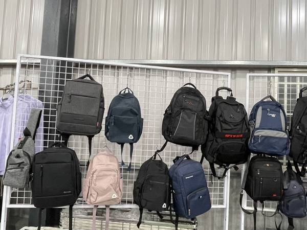 台中豐原行李箱特賣會,工廠直營廠拍,最低990元,後背包、胖胖箱、前開式行李箱 22 台中豐原行李箱特賣會,工廠直營廠拍,最低990元,後背包、胖胖箱、前開式行李箱