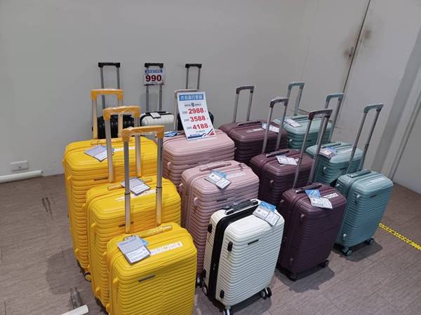 台中豐原行李箱特賣會,工廠直營廠拍,最低990元,後背包、胖胖箱、前開式行李箱 19 台中豐原行李箱特賣會,工廠直營廠拍,最低990元,後背包、胖胖箱、前開式行李箱