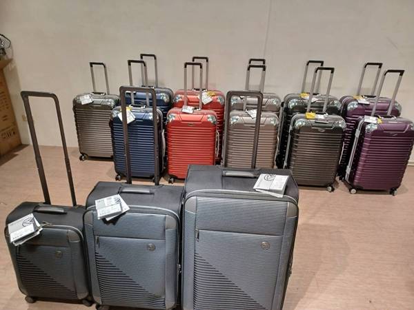 誠品生活高雄大遠百行李箱特賣會，登機箱990元起，胖胖箱、前開式行李箱、包包任你挑