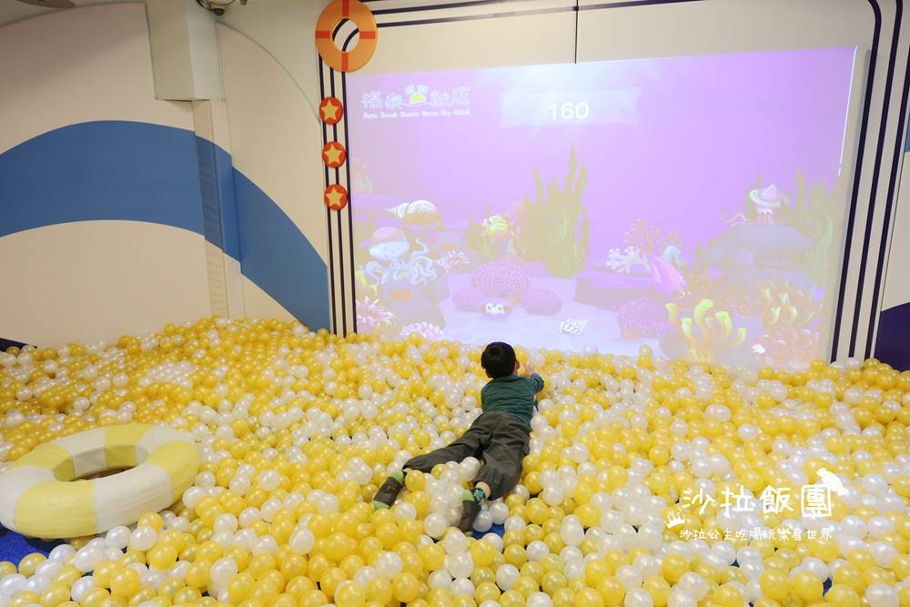 北海岸親子飯店『福泰翡翠灣渡假飯店』百坪親子遊戲室，每間都是海景房