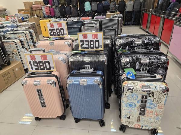 【彰化秀水行李箱特賣會】行李箱最低990元起，胖胖箱、前開式行李箱、包包