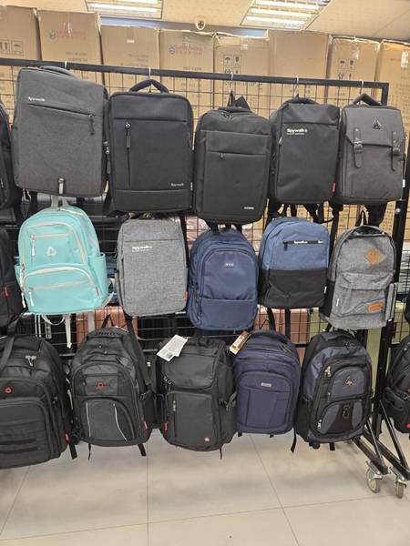 台中豐原行李箱特賣會,工廠直營廠拍,最低990元,後背包、胖胖箱、前開式行李箱 21 台中豐原行李箱特賣會,工廠直營廠拍,最低990元,後背包、胖胖箱、前開式行李箱