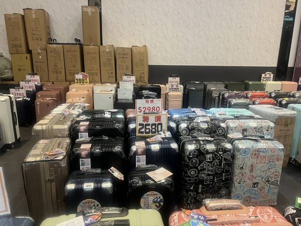 【嘉義西區行李箱特賣會】行李箱最低990元起,胖胖箱、前開式行李箱、包包 11 【嘉義西區行李箱特賣會】行李箱最低990元起,胖胖箱、前開式行李箱、包包