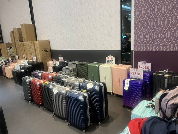 【嘉義西區行李箱特賣會】行李箱最低990元起,胖胖箱、前開式行李箱、包包 12 【嘉義西區行李箱特賣會】行李箱最低990元起,胖胖箱、前開式行李箱、包包