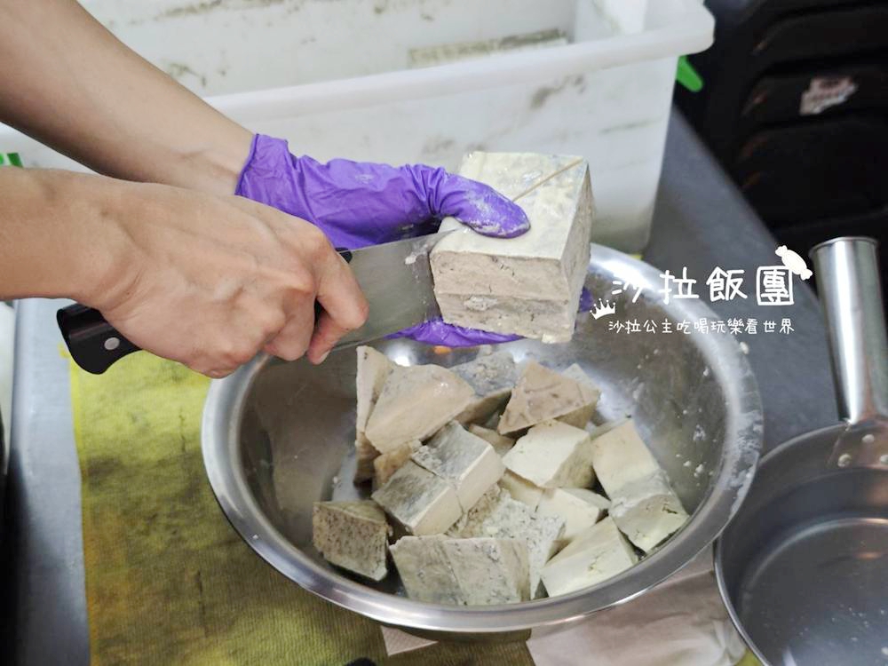 士林夜市美食『一派胡塩酵素臭豆腐(士林可愛店）』