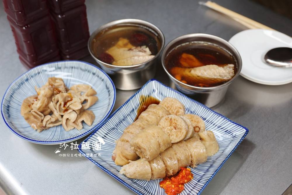 士林夜市美食『堃叔手作糯米腸』糯米腸配雞湯