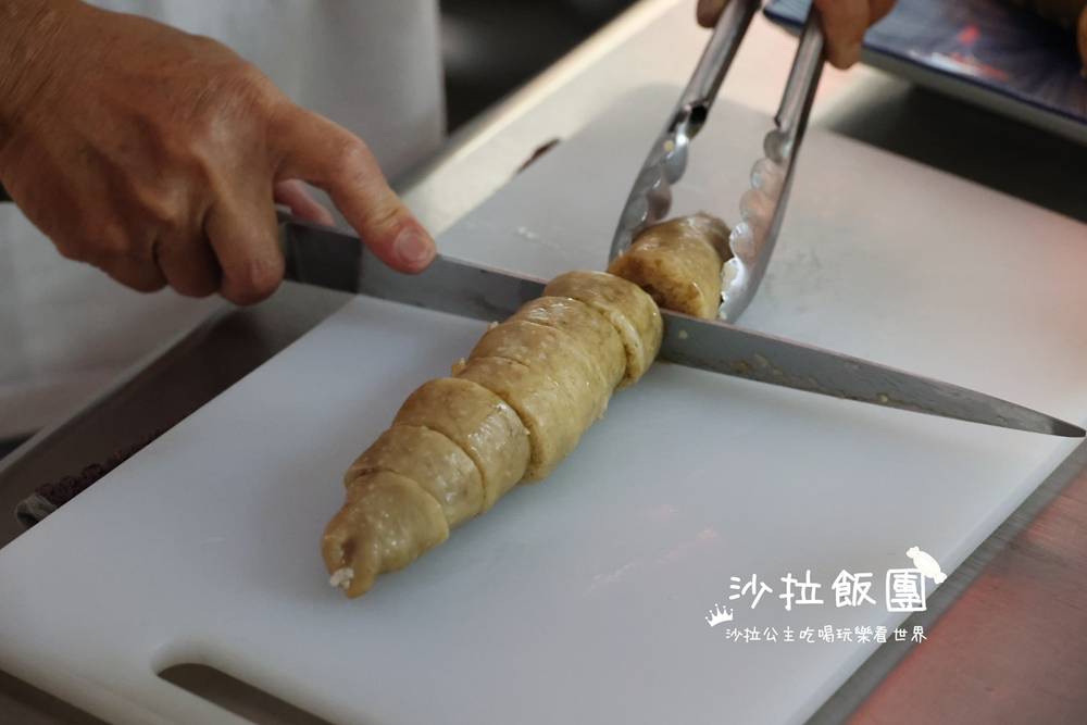 士林夜市美食『堃叔手作糯米腸』糯米腸配雞湯