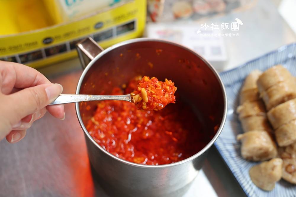 士林夜市美食『堃叔手作糯米腸』糯米腸配雞湯