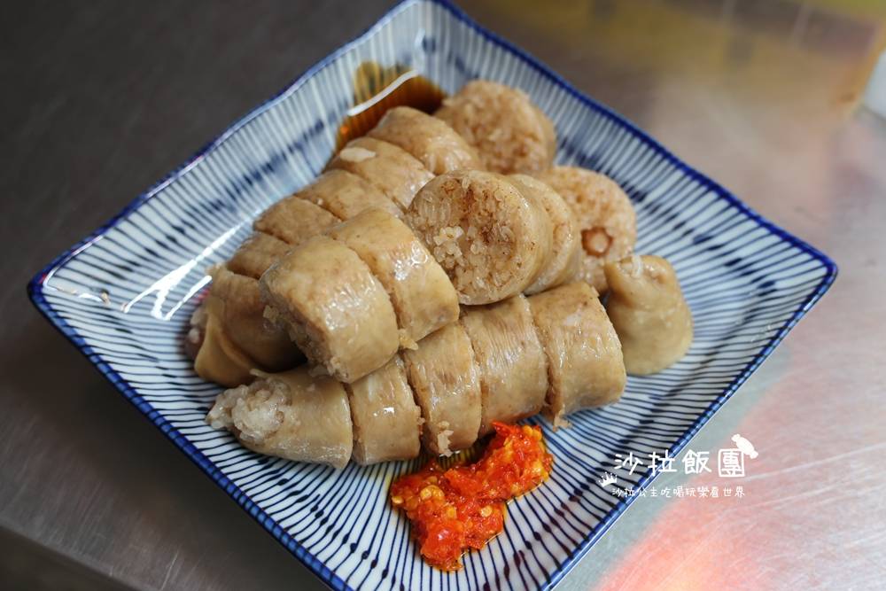 士林夜市美食『堃叔手作糯米腸』糯米腸配雞湯