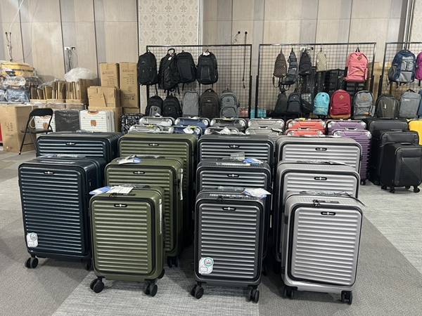 台中豐原行李箱特賣會,工廠直營廠拍,最低990元,後背包、胖胖箱、前開式行李箱 5 台中豐原行李箱特賣會,工廠直營廠拍,最低990元,後背包、胖胖箱、前開式行李箱