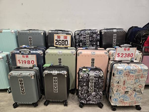 台中南區行李箱特賣會,最低990元起、 胖胖箱、前開式行李箱、 後背包 3 台中南區行李箱特賣會,最低990元起、 胖胖箱、前開式行李箱、 後背包