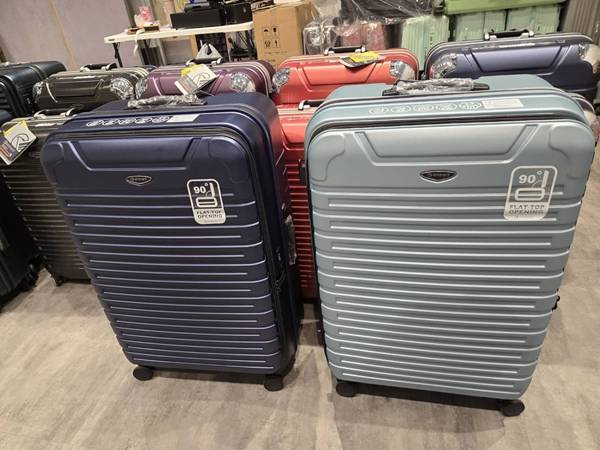 台中南區行李箱特賣會,最低990元起、 胖胖箱、前開式行李箱、 後背包 8 台中南區行李箱特賣會,最低990元起、 胖胖箱、前開式行李箱、 後背包