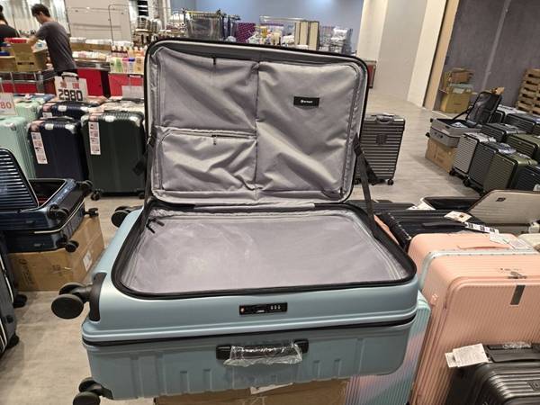 台中南區行李箱特賣會,最低990元起、 胖胖箱、前開式行李箱、 後背包 9 台中南區行李箱特賣會,最低990元起、 胖胖箱、前開式行李箱、 後背包