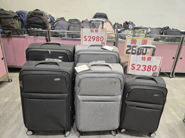 台中南區行李箱特賣會,最低990元起、 胖胖箱、前開式行李箱、 後背包 11 台中南區行李箱特賣會,最低990元起、 胖胖箱、前開式行李箱、 後背包