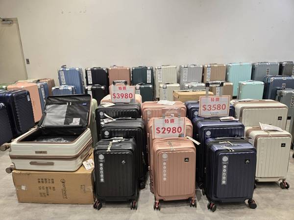 台中南區行李箱特賣會,最低990元起、 胖胖箱、前開式行李箱、 後背包 5 台中南區行李箱特賣會,最低990元起、 胖胖箱、前開式行李箱、 後背包